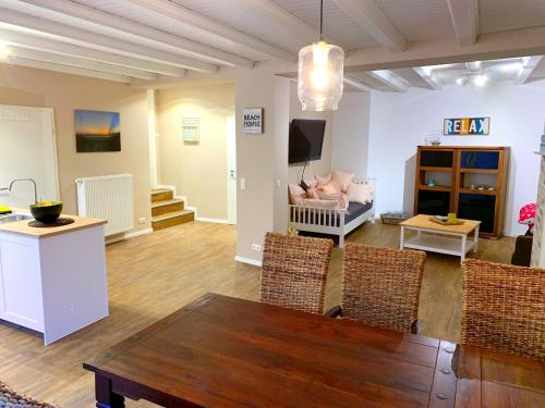 B&B Itzehoe - Ferienwohnungen Arp "Beach House" mit Terrasse und Parkplatz - Bed and Breakfast Itzehoe