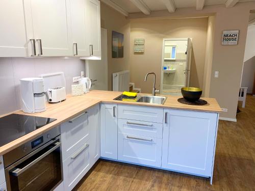 Konyha, Ferienwohnungen Arp "Beach House" mit Terrasse und Parkplatz in Itzehoe