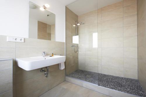 Hotel New In Guesthouse – Gaimersheim, AZ