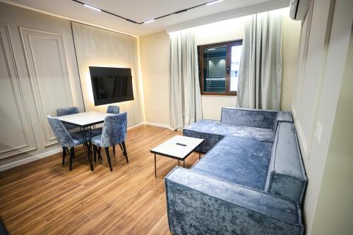 . Miku Apartment-Extraordinary 1BD At Komuna e Parisit