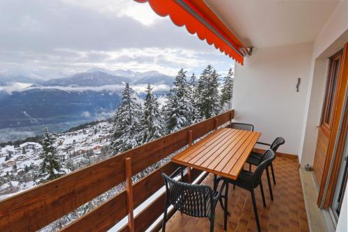 Balcony/terrace, Magnifique appartement proche du centre in Crans Montana