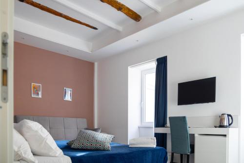 Deluxe Double or Twin Room image 4