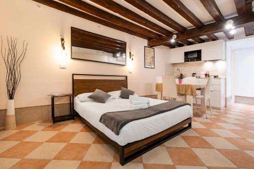 Fenix Colombina in Biennale - Your little house, Venice