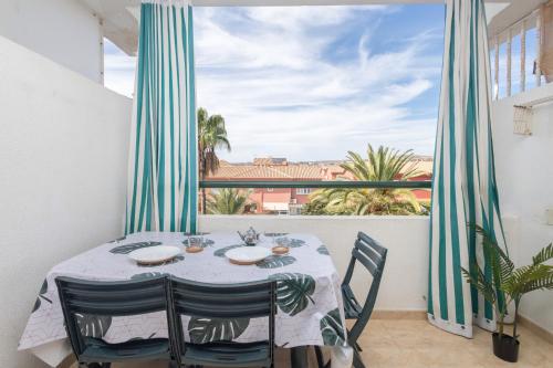 Floral Home - Large Private Terrace with Pool gîte à louer Sonnenland