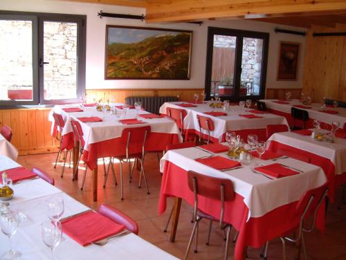 Étterem, Hostal La Muntanya in Castellar de nhug