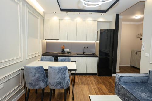 Miku Apartment-Cozy 1BD Apartment at Komuna e Parisit photo 2
