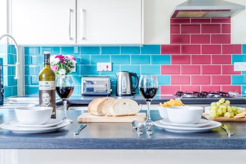 Cozy Family Space Great For Groups, Relocations, Contractors Sleep 4 - 11 Guests gîte à louer Great Barr