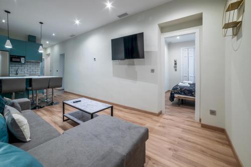 2 bedrooms 1.5 bathrooms furnished - Justicia - Refurbished - MintyStay, Мадрид (фото 3)
