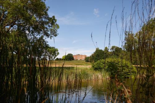 The Grove, Watford