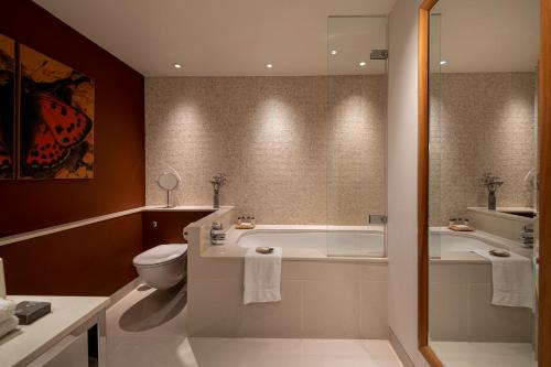 room detail thumbnail 2