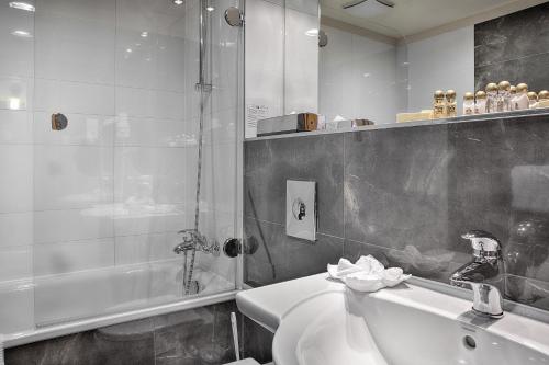 Majestic Plaza Hotel Prague - image 4