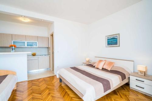 Apartments Marnic
