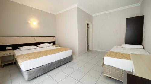 Side Beach Club Hotel Room Type - Standard Double Room