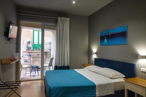Junior Suite with Balcony image 5