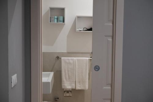 Junior Suite with Balcony image 7