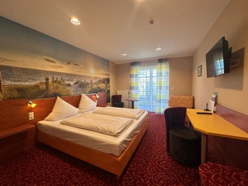 1 queen bed, 1 sofa bed