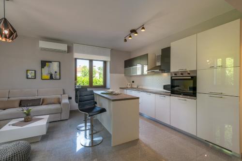 Villa Giovanni Maria by Briskva in Vinez