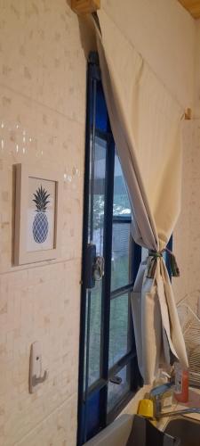 Casa con pileta, jardín, cochera y parrilla en Chascomús. Capac. 4 personas