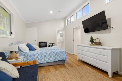 Newly Renovated Hyams Beach Cottage