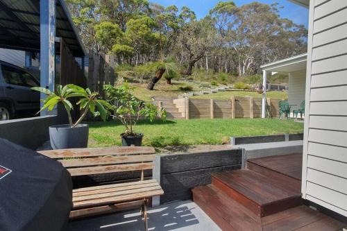 Newly Renovated Hyams Beach Cottage