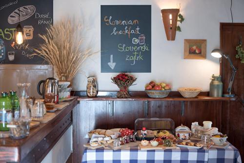 Зручності, Bed & Breakfast Dvorec in Петровче