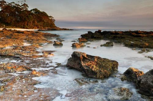 Newly Renovated Hyams Beach Cottage