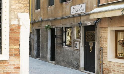 Ca DellArte Located in San Marco, Ca DellArte is a perfect starting point from which to explore Venice. Both business travelers and tourists can enjoy the hotels facilities and services. Facilities like room se