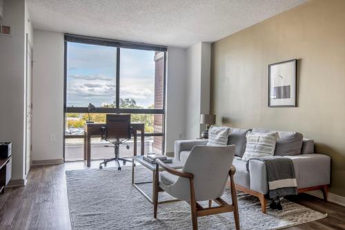 . Bethesda 1br w doorman pool gym nr metro WDC-722