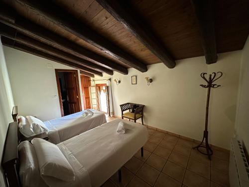 2 twin beds