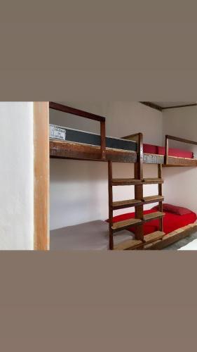 2 bunk beds