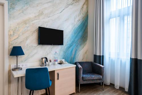 Atrium Fashion Hotel - image 2