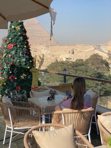 PAPYRUS GIZA PYRAMIDS INN