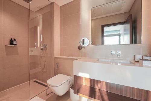 Luxe Living: Spacious Waterfront 2BR in Marina Gate, Dubaj (fotografie 9)