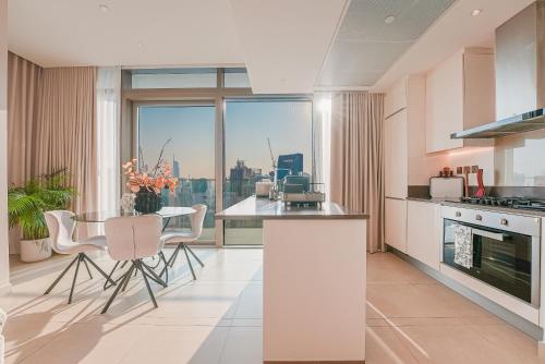Luxe Living: Spacious Waterfront 2BR in Marina Gate, Dubaj (fotografie 5)