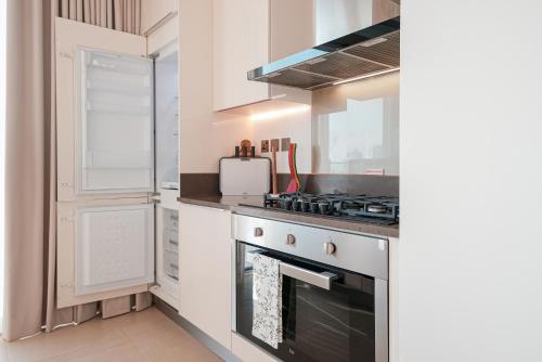 Luxe Living: Spacious Waterfront 2BR in Marina Gate, Dubaj (fotografie 7)