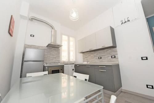 Lauretta: Appartamento adiacente metro, Génova (foto 7)