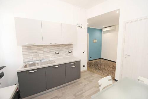 Lauretta: Appartamento adiacente metro, Génova (foto 8)