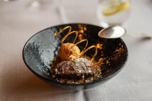 Logis Hostellerie De La Claire Fontaine - image 5