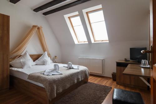 1 queen bed