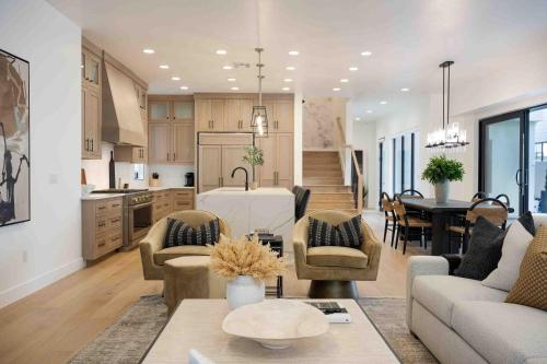 Designer Digs home - image 11