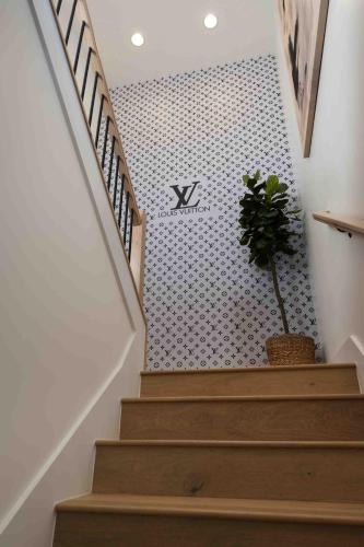 Designer Digs home - image 4