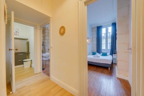 One-Bedroom Apartment image 7