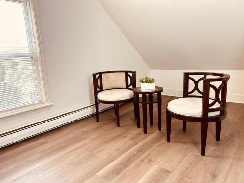 19 Malden 3Br Apt on 2F with WIFi and Free parking
