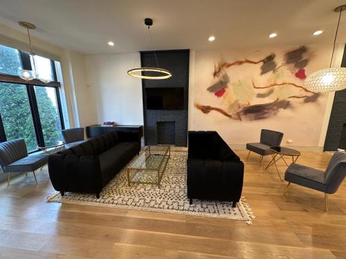 Luxe Urban Retreat Near United Center in Chicago, USA