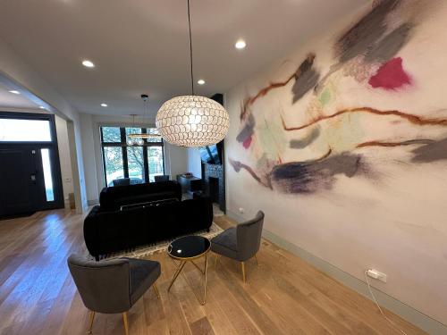 Luxe Urban Retreat Near United Center in Chicago, USA