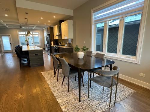 Modern SFH Near McCormick Place & Soldier Field in Chicago, USA