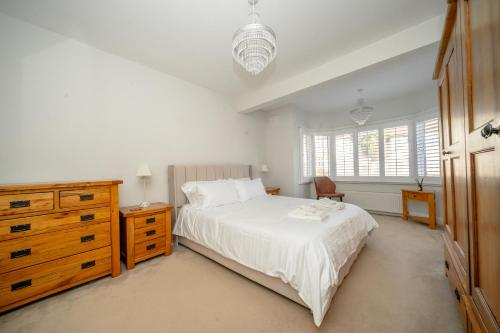 Enjoy a Luxury & Peaceful Home in Loughton, Essex