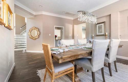 ROYCE mini-mansion with heated pool & spa Houston in Klein