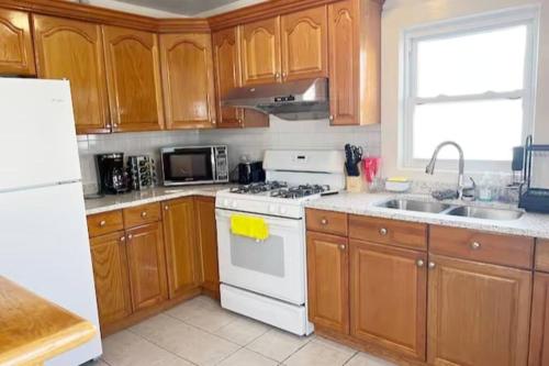 17 Cozy&Spacious 3 bedroom home in Malden