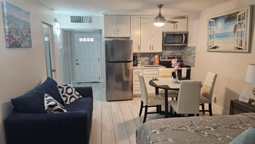 Beach Front Condo Paradise. Ground Floor.Studio. in Longboat Key, USA